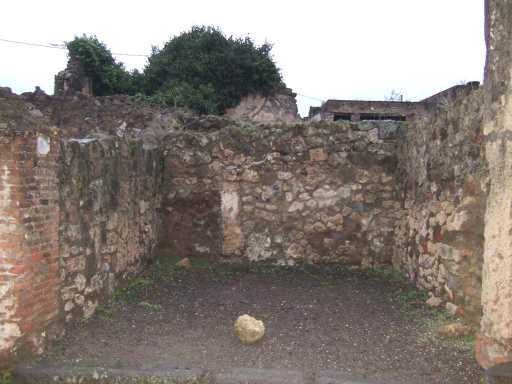VII.7.7 Pompeii. December 2005. Looking north across entrance doorway.