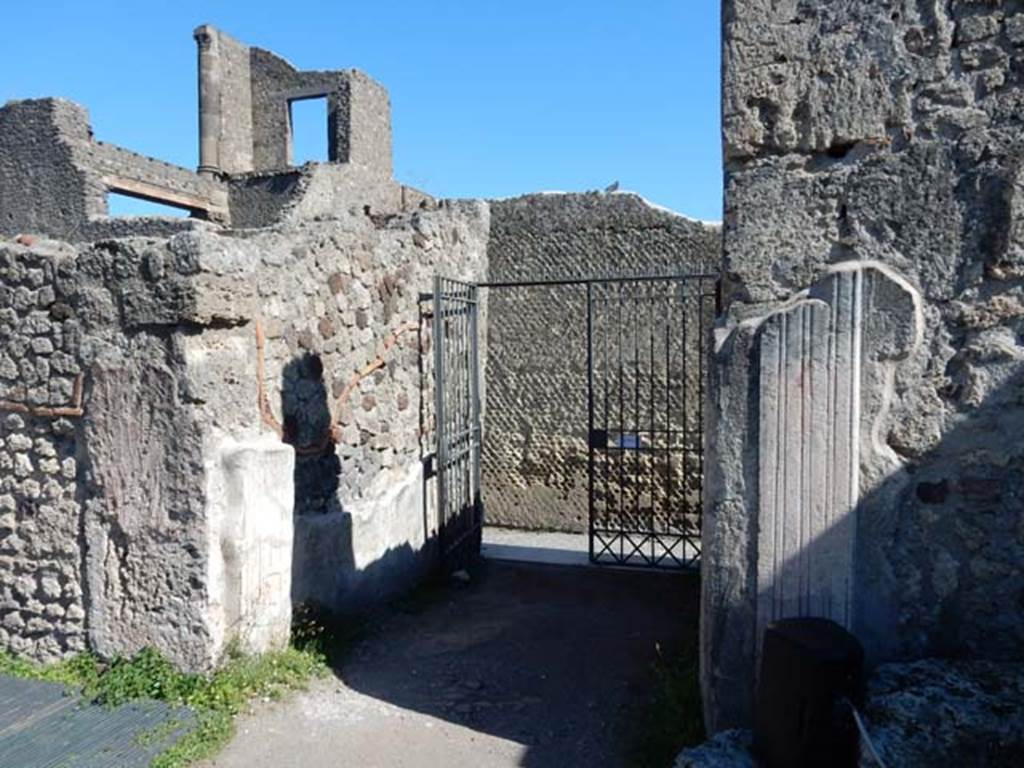 VII.7.10 Pompeii. May 2018. Looking south towards entrance corridor and doorway, from atrium.
Photo courtesy of Buzz Ferebee.