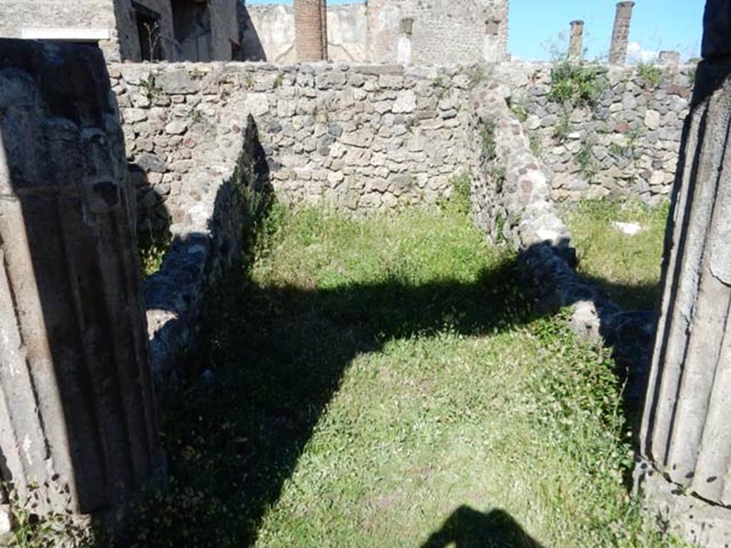 VII.7.10 Pompeii. May 2018. Room (o), looking east from peristyle. Photo courtesy of Buzz Ferebee.