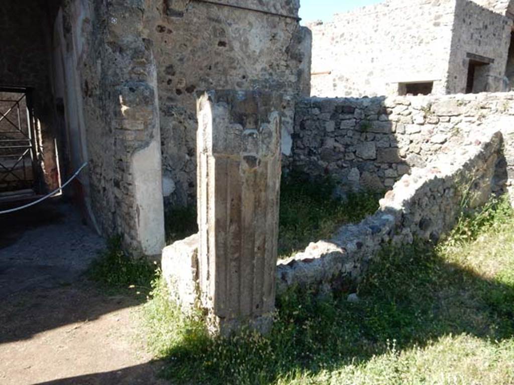 VII.7.10 Pompeii. May 2018. Looking north-east towards room (r) on east side of peristyle, and room (o), on right
Photo courtesy of Buzz Ferebee.