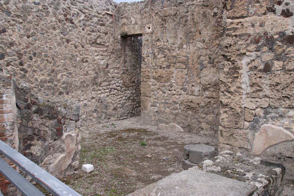 VII.7.11 Pompeii. October 2020. Looking north-west across counter in shop, from entrance doorway.
The doorway in the north wall, leading to latrine, is behind the area of the steps at VII.7.12. Photo courtesy of Klaus Heese.
