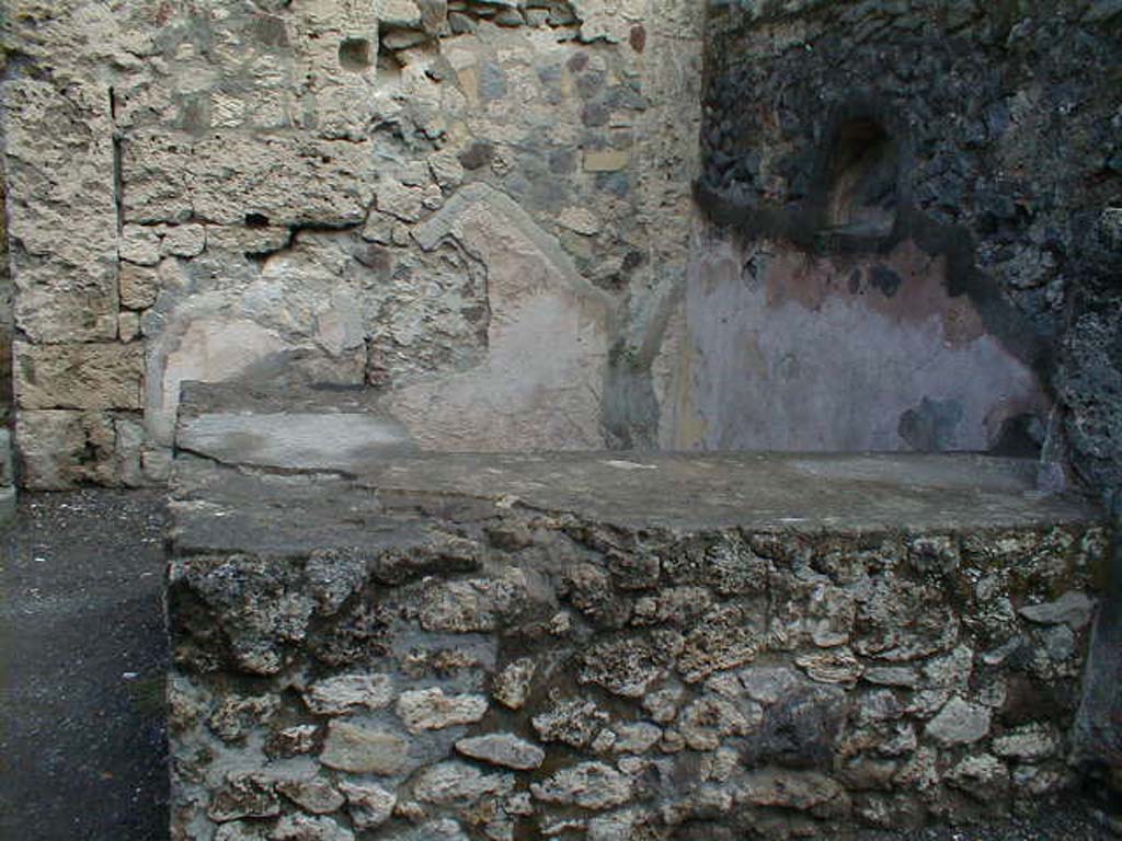 VII.7.11 Pompeii. September 2004. Looking north across two-sided sales counter in shop.
