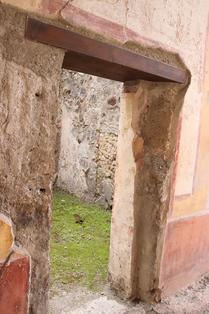 VII.7.13 Pompeii. May 2024.
Cubiculum (t), looking towards south wall through doorway. Photo courtesy of Klaus Heese.