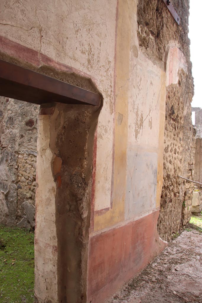 VII.7.13 Pompeii. May 2024.
Remains of painted wall decoration on east wall of peristyle. Photo courtesy of Klaus Heese.