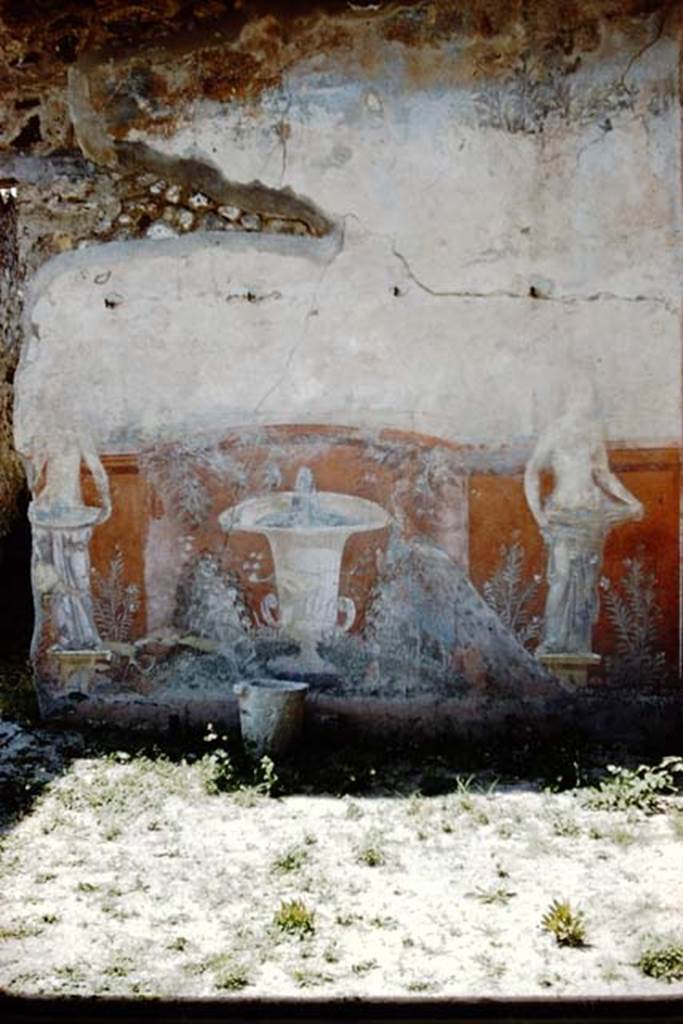 VII.7.13Pompeii. 1961. West wall of peristyle garden of house at VII.7.10. Photo by Stanley A. Jashemski.
Source: The Wilhelmina and Stanley A. Jashemski archive in the University of Maryland Library, Special Collections (See collection page) and made available under the Creative Commons Attribution-Non Commercial License v.4. See Licence and use details.
J61f0804
