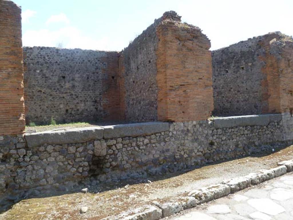 VII.7.25 Pompeii. May 2011. Entrance doorways to VII.7.25 and 24 (on right). Photo courtesy of Michael Binns.