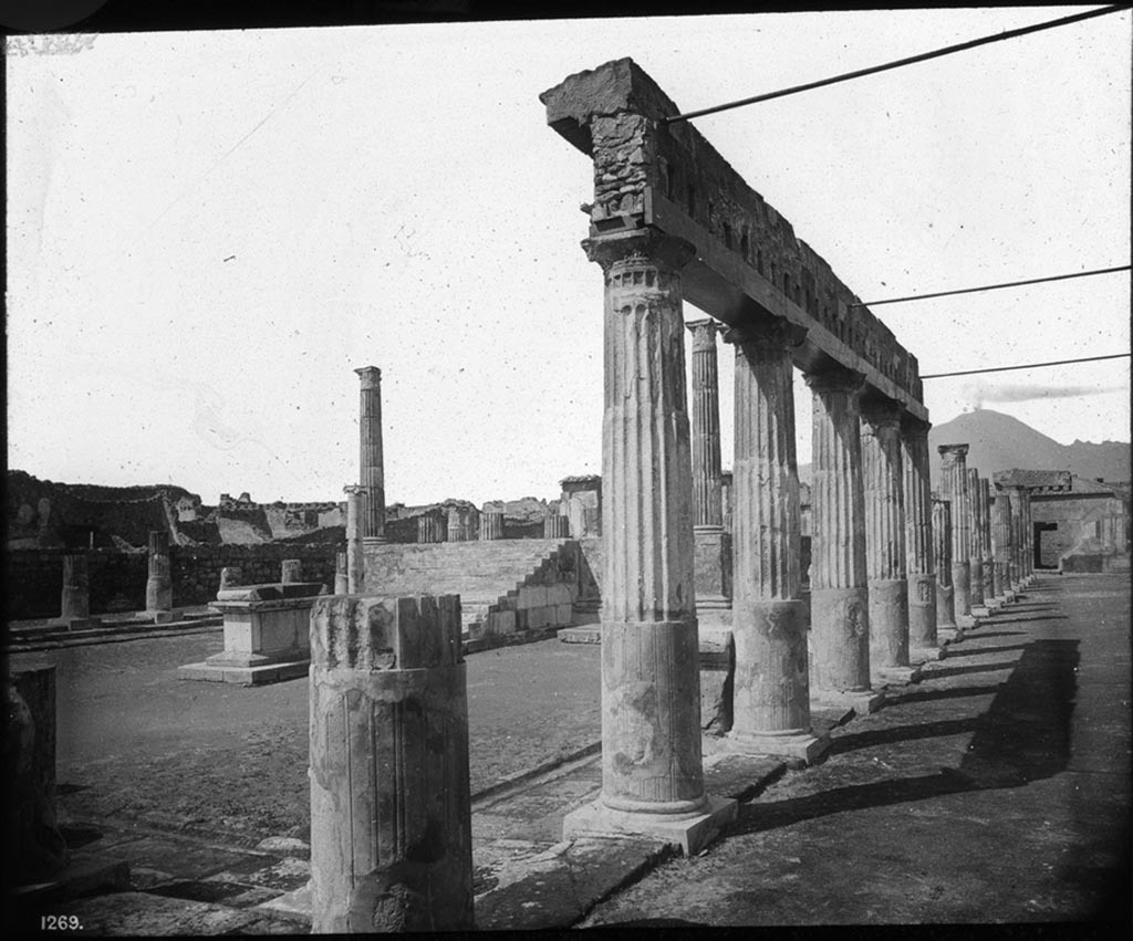 VII.7.32 Pompeii. Looking north-west across Temple of Apollo from near south-east corner.
Photo by permission of the Institute of Archaeology, University of Oxford. File name instarchbx208im112. Resource ID. 44437.
See photo on University of Oxford HEIR database