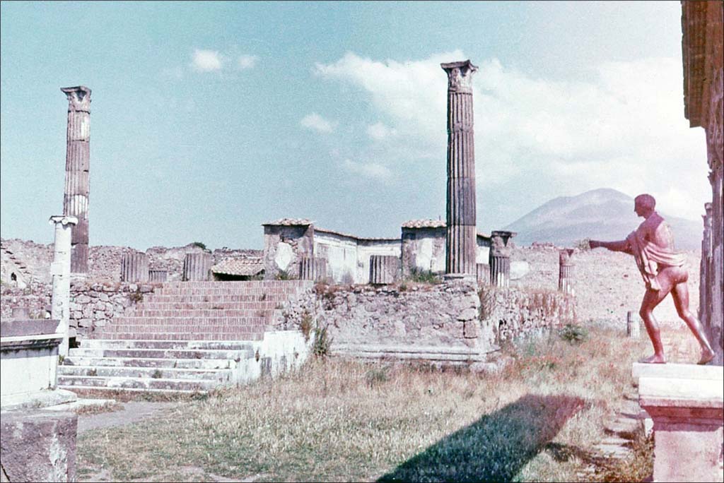 VII.7.32 Pompeii. June 1962. Looking north-west across Temple, from east portico.
Photo by Brian Philp: Pictorial Colour Slides, forwarded by Peter Woods
(P43.5 POMPEII Temple of Apollo)