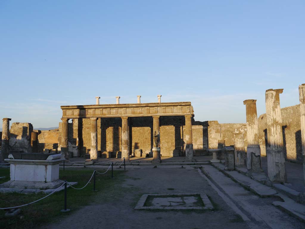 VII.7.32 Pompeii. September 2018. Looking east from west side.
Foto Anne Kleineberg, ERC Grant 681269 DÉCOR.