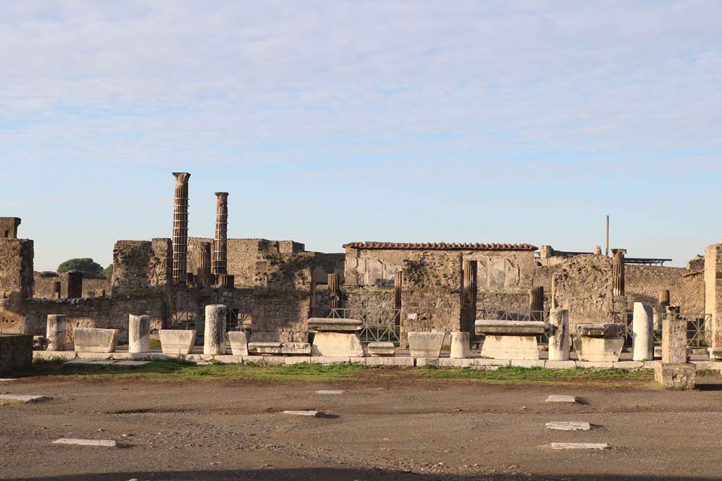 VII.7.32, from VII.8.00, The Forum, Pompeii. December 2018.
Looking west across Forum towards Temple of Apollo, with doorway on west side, on right. Photo courtesy of Aude Durand.