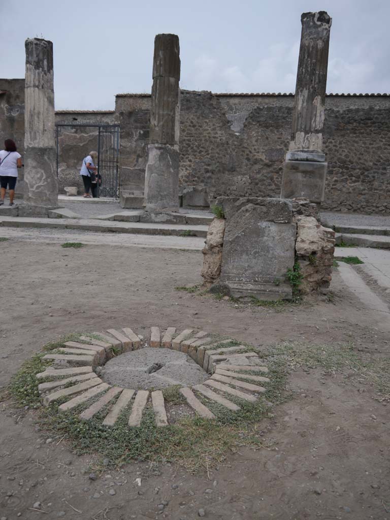 VII.7.32, Pompeii. September 2018. Looking south in south-west corner.
Foto Anne Kleineberg, ERC Grant 681269 DÉCOR.