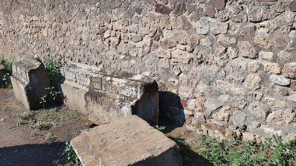 VII.7.32 Pompeii. July 2021. Remains of stones with decoration from the Temple, against the west wall.
Foto Annette Haug, ERC Grant 681269 DÉCOR.