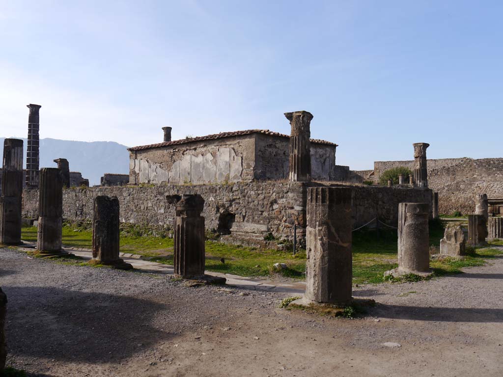 VII.7.32 Pompeii. March 2019. Looking from north-east corner of portico towards east side of podium and cella.
Foto Anne Kleineberg, ERC Grant 681269 DÉCOR.