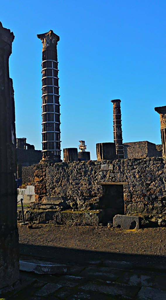 VII.7.32 Pompeii. December 2019.
Looking towards east side of podium. Photo courtesy of Giuseppe Ciaramella.