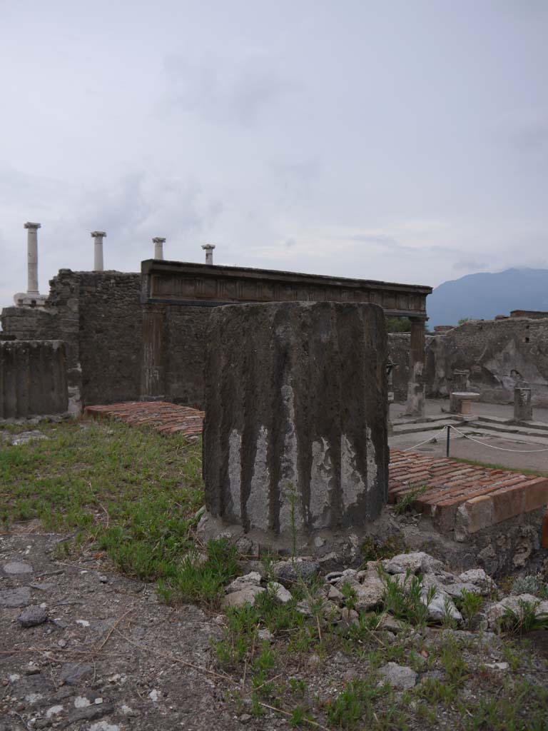 VII.7.32, Pompeii. September 2018. Looking south-east from top of podium.
Foto Anne Kleineberg, ERC Grant 681269 DÉCOR.