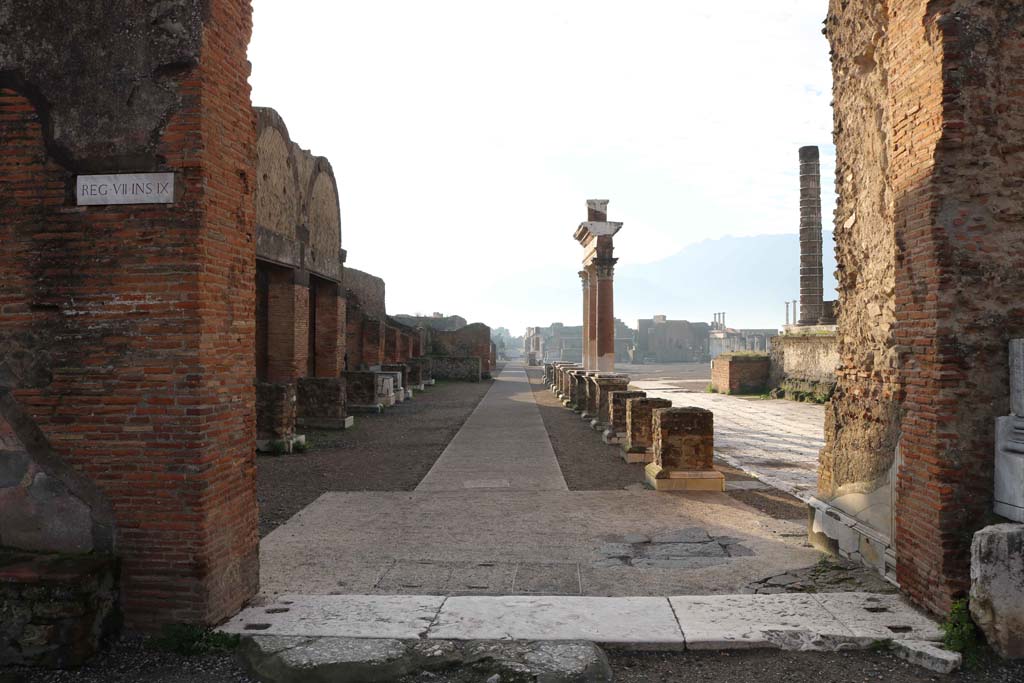 VII.8 Pompeii Forum. December 2018.
Looking south from east side of Arch, leading across east side of Forum to Via delle Scuole. Photo courtesy of Aude Durand.