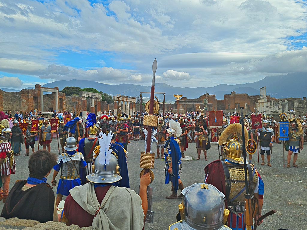 VII.8 Pompeii. 28th September 2024.
Looking south-east across Forum, during “Ludi Pompeiani” event. Photo courtesy of Giuseppe Ciaramella.