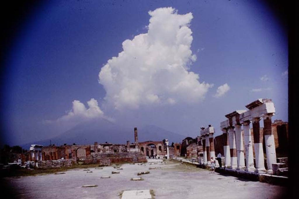 VII.8 Pompeii. 1964. Looking north across Forum towards Vesuvius. Photo by Stanley A. Jashemski.
Source: The Wilhelmina and Stanley A. Jashemski archive in the University of Maryland Library, Special Collections (See collection page) and made available under the Creative Commons Attribution-Non Commercial License v.4. See Licence and use details. J64f1276
