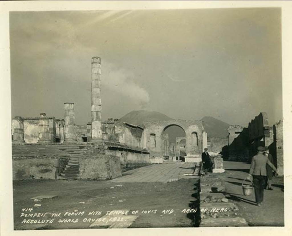 VII.8 Pompeii Forum. 1932. East side of north end of the Forum and Temple of Iovis, and Arch of Nero. Photo taken during a shore-visit from the ship Resolute’s world cruise in 1932.
Photo courtesy of Rick Bauer.