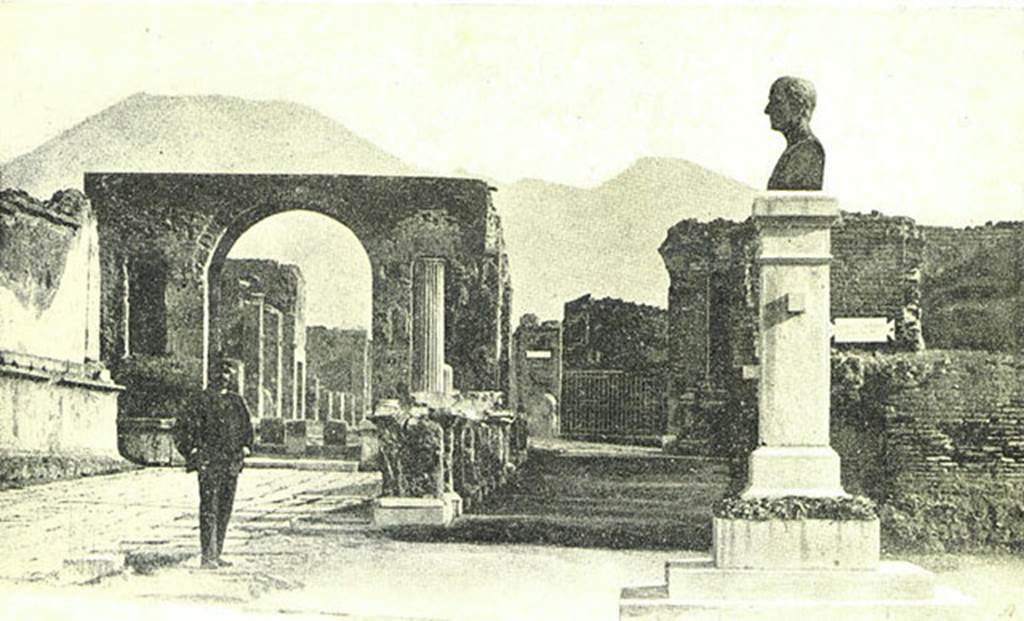 VII.8 Pompeii Forum. Old postcard. Bust of Fiorelli at north end of east side.
Photo courtesy of Rick Bauer.