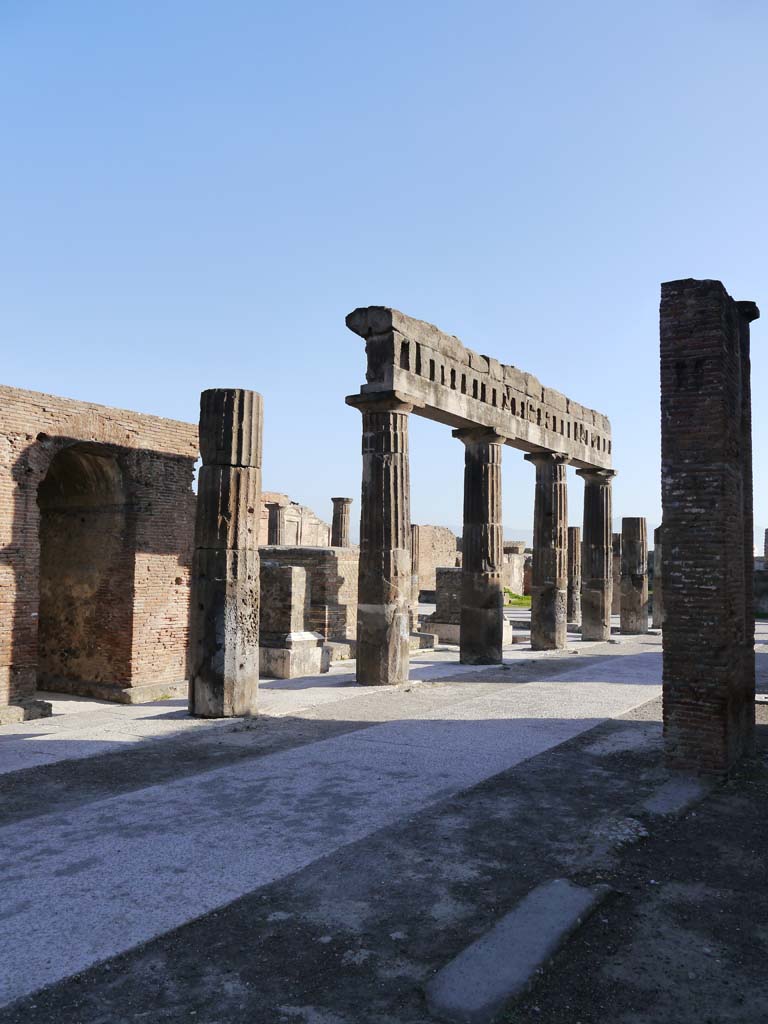 VII.8 Pompeii Forum. March 2019. Looking east along south portico of Forum.
Foto Anne Kleineberg, ERC Grant 681269 DÉCOR.