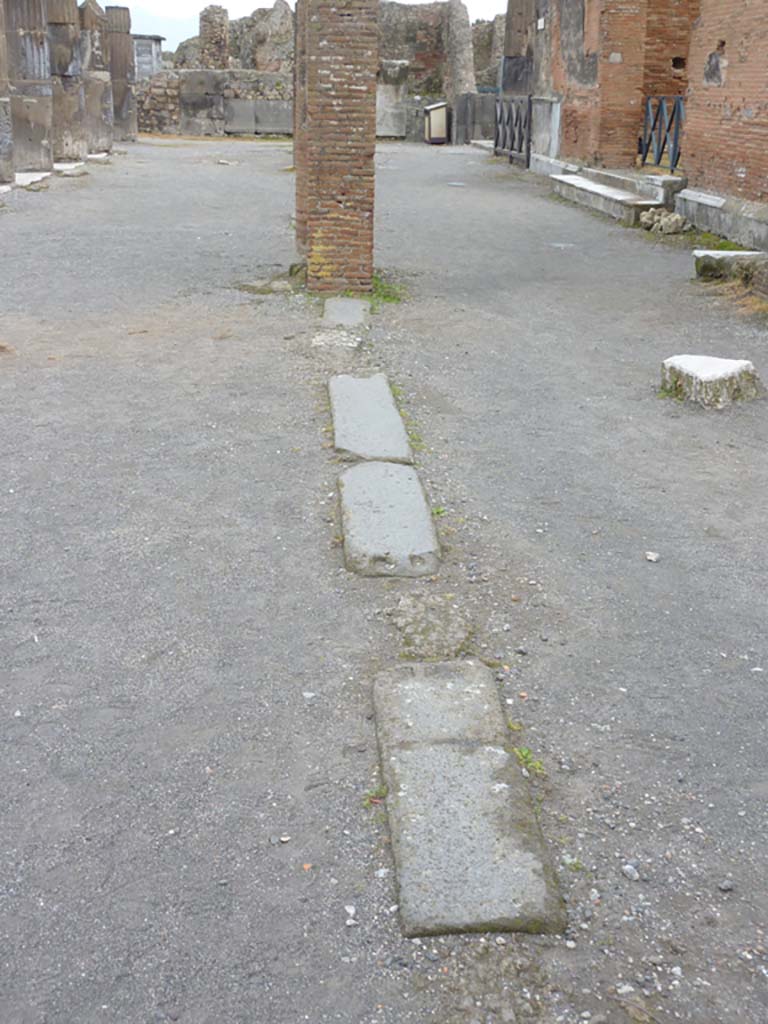 VII.8 Pompeii Forum. March 2014. Looking east along south portico of Forum.
Foto Anne Kleineberg, ERC Grant 681269 DÉCOR.