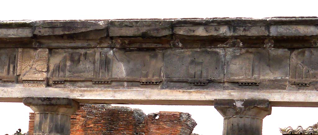 VII.8 Pompeii Forum. March 2018. Detail from upper ancient portico.
Foto Annette Haug, ERC Grant 681269 DÉCOR.