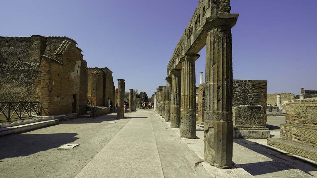 VII.8 Pompeii Forum. August 2021. Looking west along colonnade of Popidius on south side of Forum. Photo courtesy of Robert Hanson.
