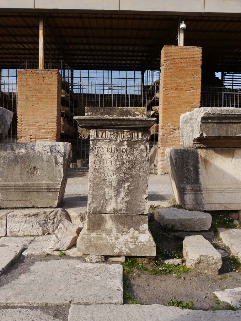 VII.8.00, Pompeii Forum. March 2019.
Looking west to pedestal base for M. Lucretio Decidian Rufo set up by M. Pilonius Rufus in north-west corner.
Foto Anne Kleineberg, ERC Grant 681269 DÉCOR.