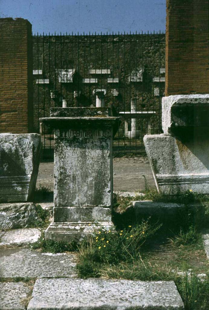 VII.8 Pompeii Forum. Pedestal base for statue in north-west corner.
Photographed 1970-79 by Günther Einhorn, picture courtesy of his son Ralf Einhorn.