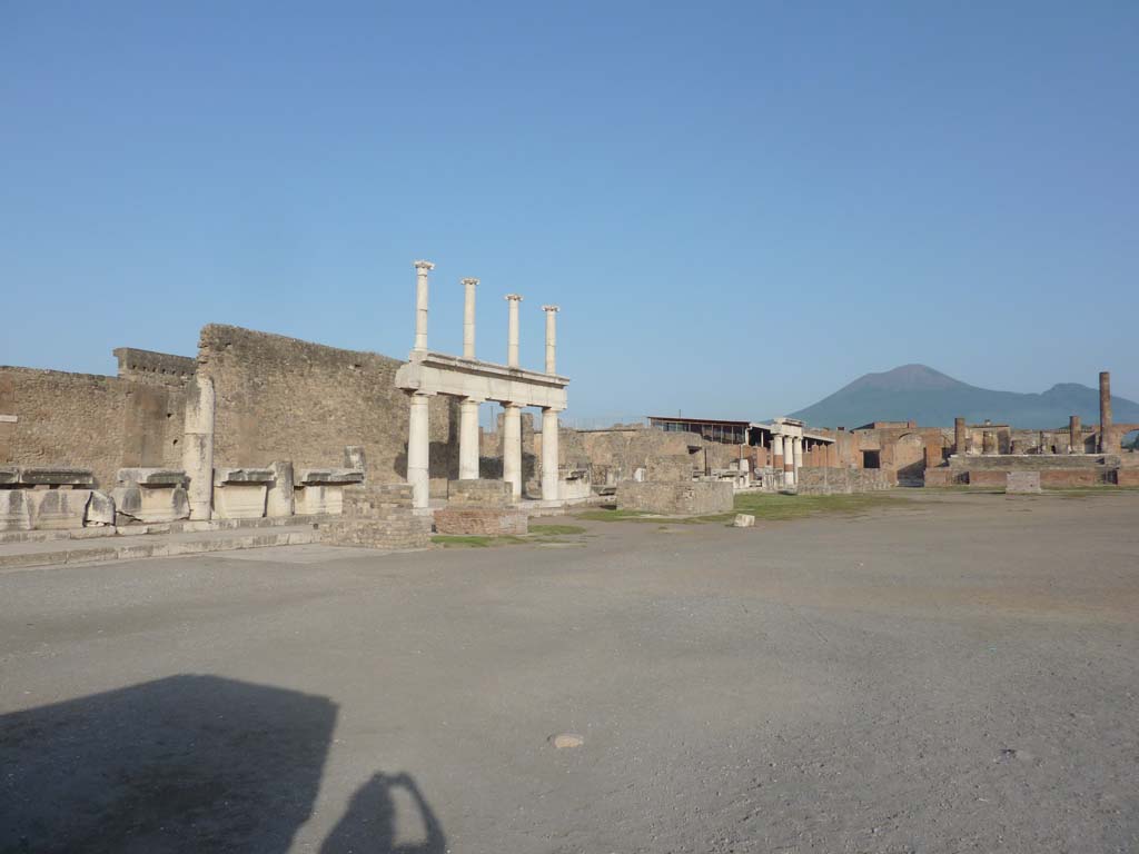 VII.8 Pompeii Forum. October 2014. Looking north-west towards west side of Forum.
Foto Annette Haug, ERC Grant 681269 DÉCOR.