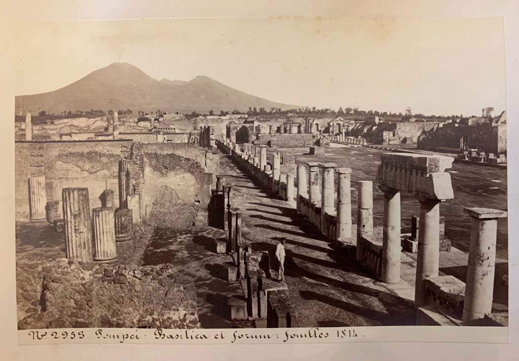 VII.8 Pompeii. Photo numbered 2953 from an album of Michele Amodio dated 1874, entitled “Pompei, destroyed on 23 November 79, discovered in 1745”.
Looking north along west side. Photo courtesy of Rick Bauer.