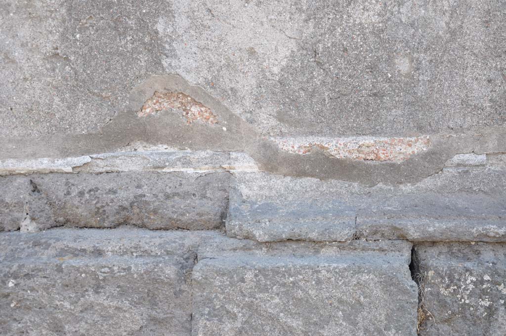 VII.8.01 Pompeii. July 2017. Looking towards lower west exterior wall of Temple.
Foto Anne Kleineberg, ERC Grant 681269 DÉCOR.
