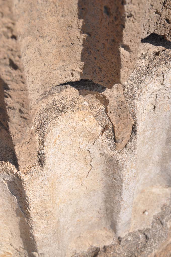 VII.8.01 Pompeii. July 2017. Detail of column.
Foto Anne Kleineberg, ERC Grant 681269 DÉCOR.

