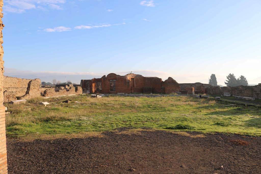 VII.9.1 Pompeii. December 2018. Looking east from entrance doorway. Photo courtesy of Aude Durand.