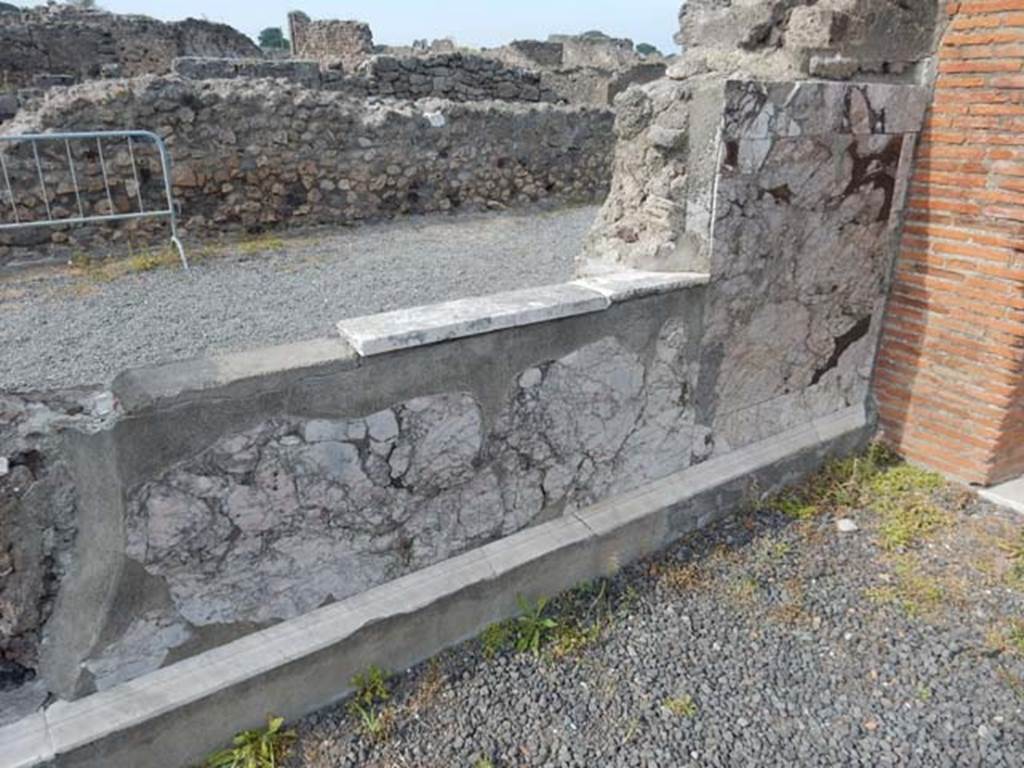 VII.9.1 Pompeii. May 2015. Detail of north wall in north-east corner of colonnade 9. Looking into outer north corridor. Photo courtesy of Buzz Ferebee.