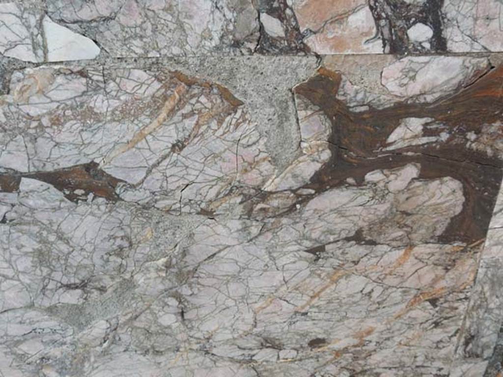 VII.9.1 Pompeii. May 2015. Detail of north wall in north-east corner of colonnade 9.
Photo courtesy of Buzz Ferebee.