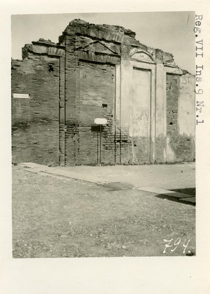 VII.9.1 Pompeii. Pre-1937-39.
Plaster details on outside wall of building on north side of Via Dell’ Abbondanza.
Photo courtesy of American Academy in Rome, Photographic Archive. Warsher collection no. 794