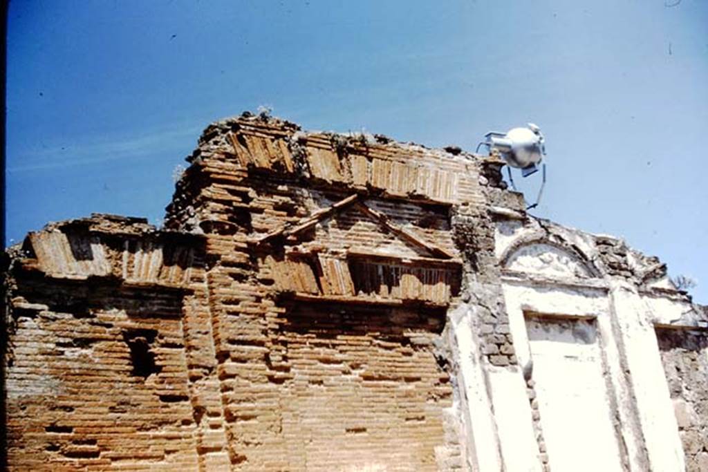 VII.9.1 Pompeii. 1961. South exterior side on Via dell’Abbondanza. Photo by Stanley A. Jashemski.
Source: The Wilhelmina and Stanley A. Jashemski archive in the University of Maryland Library, Special Collections (See collection page) and made available under the Creative Commons Attribution-Non Commercial License v.4. See Licence and use details.
J61f0225