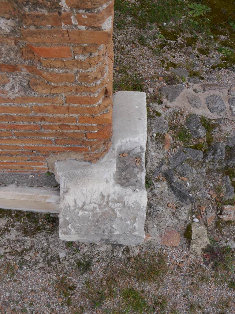 VII.9.2 Pompeii. March 2019. Detail of base on north side of doorway to cella.
Foto Anne Kleineberg, ERC Grant 681269 DÉCOR.