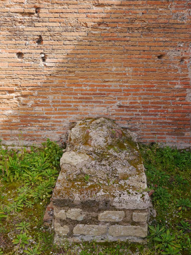 VII.9.2 Pompeii. March 2019. Detail of altar against east wall of cella.
Foto Anne Kleineberg, ERC Grant 681269 DÉCOR.