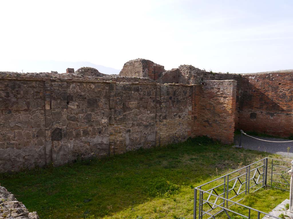 VII.9.2, Pompeii. March 2019. Looking towards south wall, and vestibule, on right.
Foto Anne Kleineberg, ERC Grant 681269 DÉCOR.