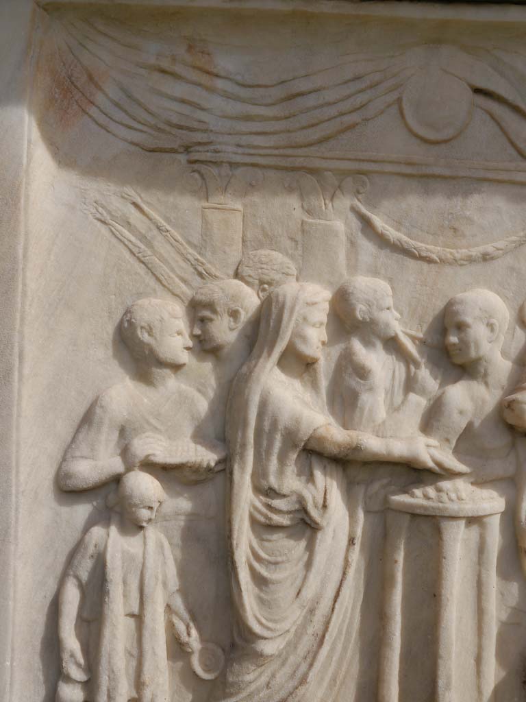 VII.9.2 Pompeii. March 2019. Detail of north end of west side of altar.
Foto Anne Kleineberg, ERC Grant 681269 DÉCOR.