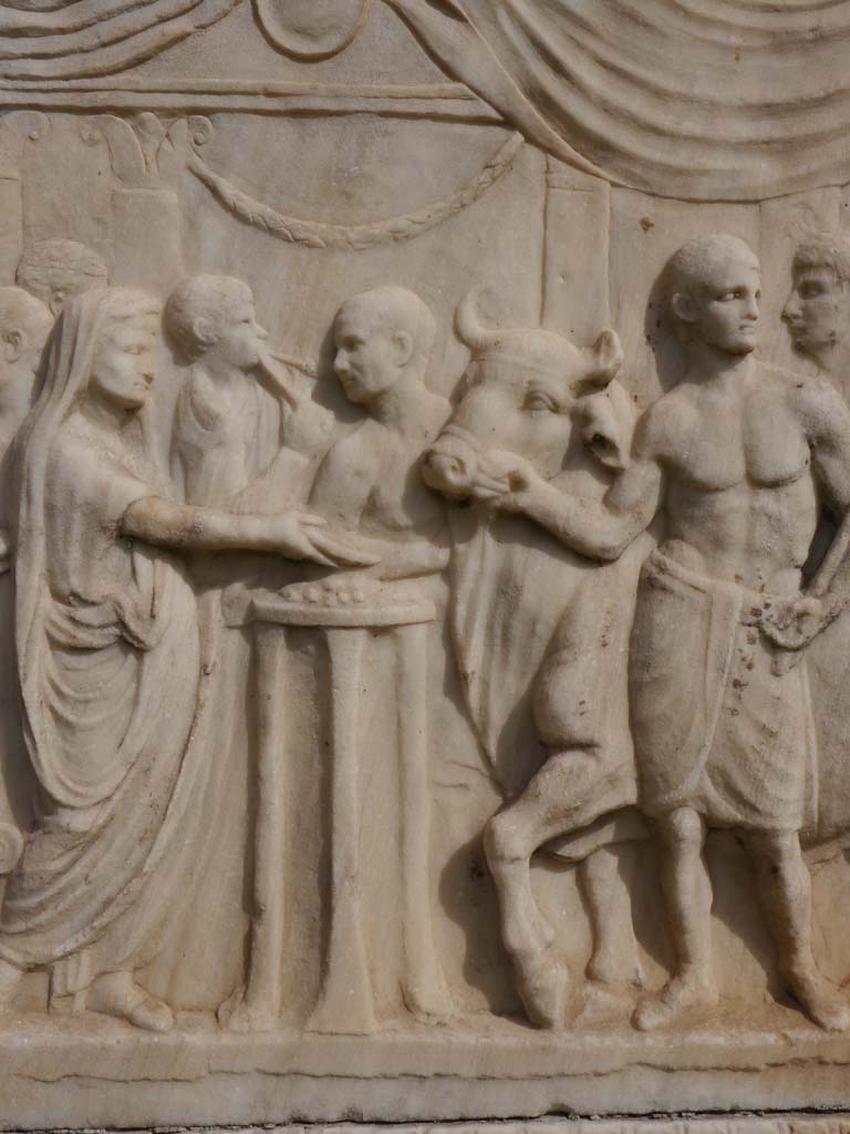 VII.9.2 Pompeii. March 2019. Detail of south end of west side of altar.
Foto Anne Kleineberg, ERC Grant 681269 DÉCOR.