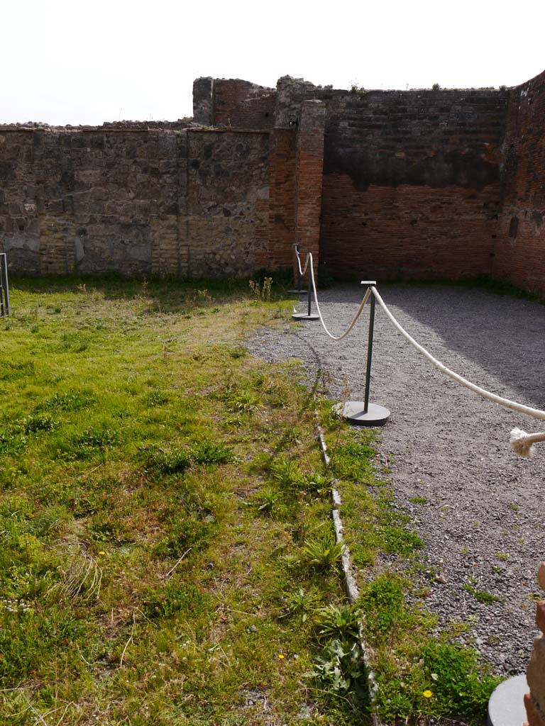 VII.9.2 Pompeii. March 2019. 
Looking south across towards vestibule on south side in south-west corner.
Foto Anne Kleineberg, ERC Grant 681269 DÉCOR.

