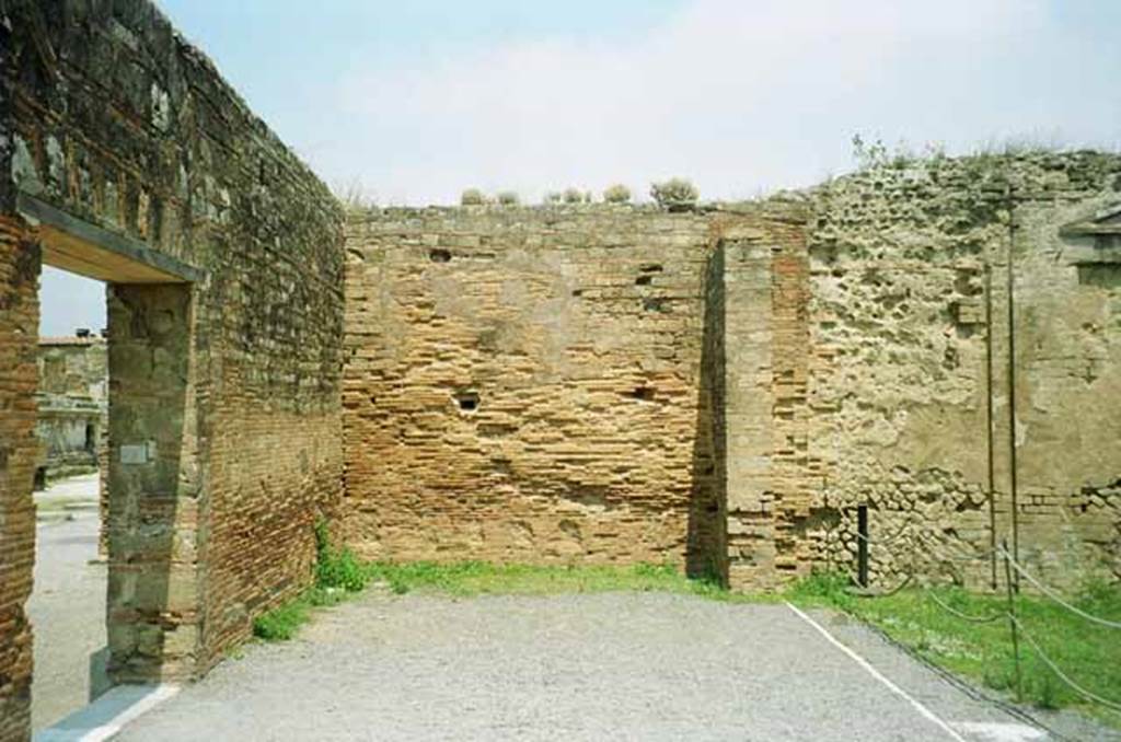 VII.9.2 Pompeii. July 2010. Vestibule north end. Photo courtesy of Rick Bauer.