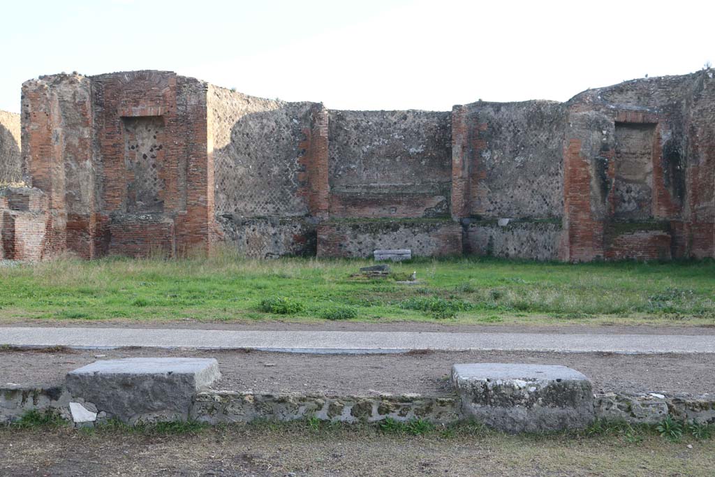 VII.9.3 Pompeii. December 2018. Looking towards area from east side of Forum. Photo courtesy of Aude Durand.
According to Bonucci –
“This was described as a large semicircular room, opening widely to the Forum, with an altar in the centre, and decorated with seats, niches, and once also with statues. He wrote that perhaps in this enclosure the order of Decurions held its public sessions.”
See Bonucci, C., 1827. Pompei descritta: Terza Edizione. Napoli: Raffaele Miranda, p.166.