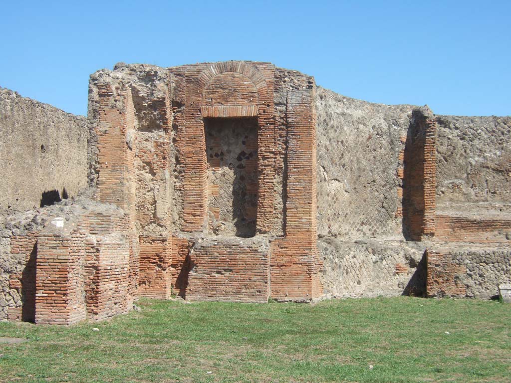 VII.9.3 Pompeii. September 2005. North end of east wall.