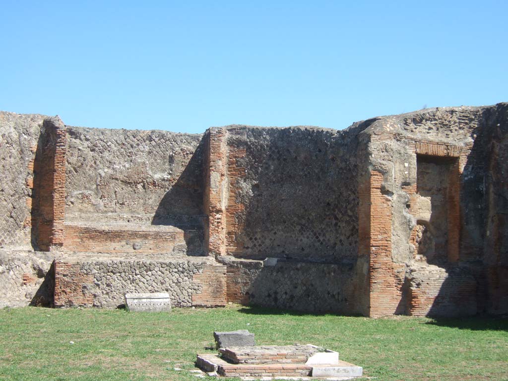 VII.9.3 Pompeii. September 2005. South end of east wall.