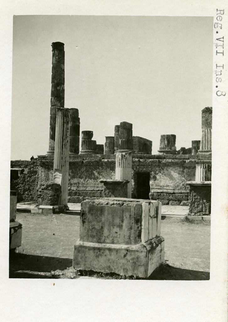 VII.9.8 and 7 Pompeii. Pre-1937-39.
Looking west across statue bases in north-east corner of Forum (VII.8) towards Temple of Jupiter.
Photo courtesy of American Academy in Rome, Photographic Archive. Warsher collection no. 1116.